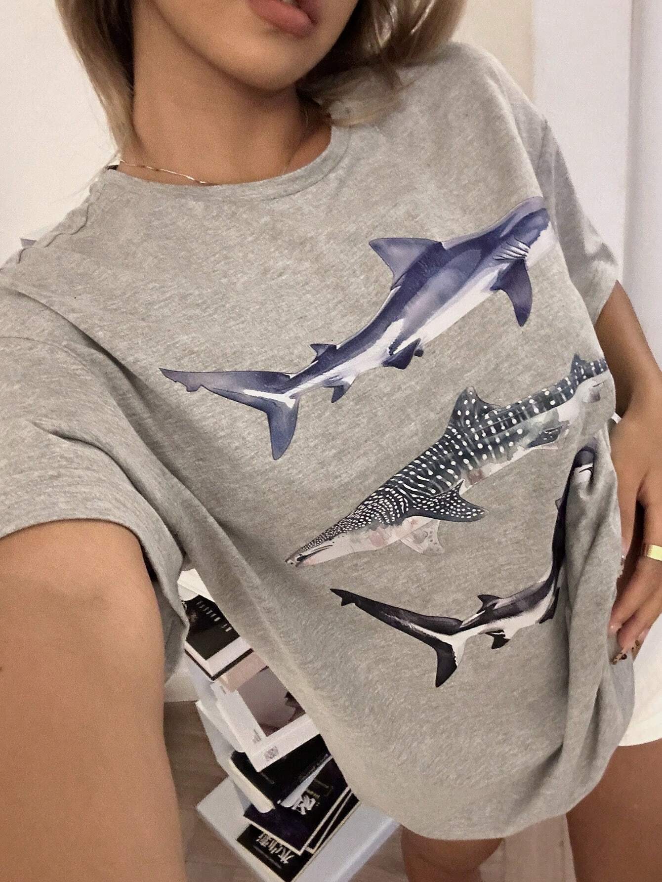 Oversized Casual Simple 3 Shark Graphic Pale Gray Round Neck Short Sleeve T-Shirt, Loose Fit, Suitable For Summer Beach Vacation,